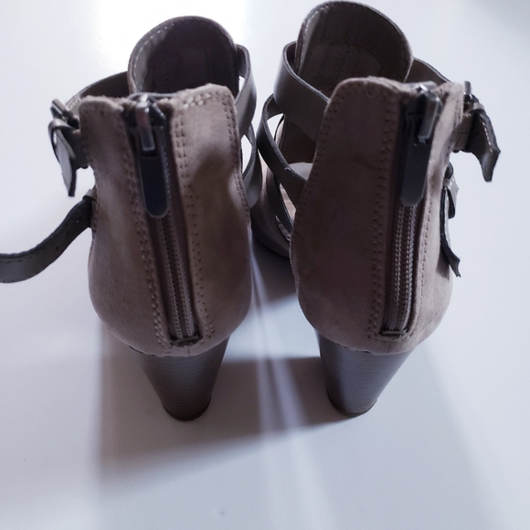 Libby Edelman Tan Open Toe Buckle Booties size 6.5 - Picture 4 of 10